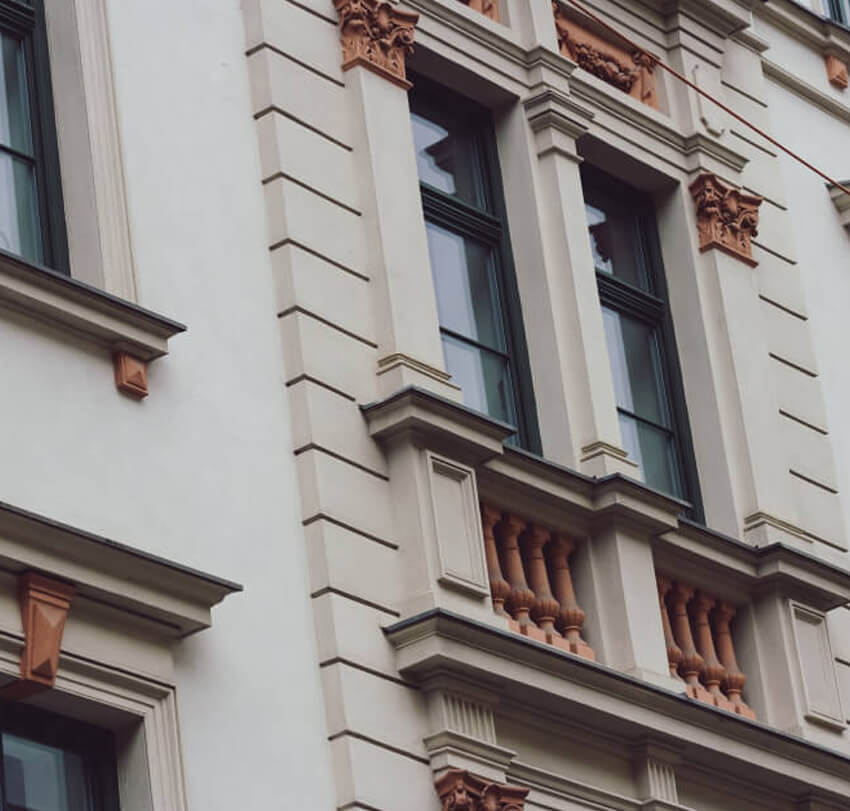 Malerbetrieb Hildesheim führt Fassadenanstrich an einem modernisierten Einfamilienhaus durch